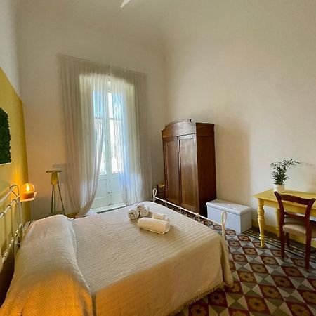 4 Balconi House-Appartamento Salentino Nel Centro Di Lecce Luaran gambar