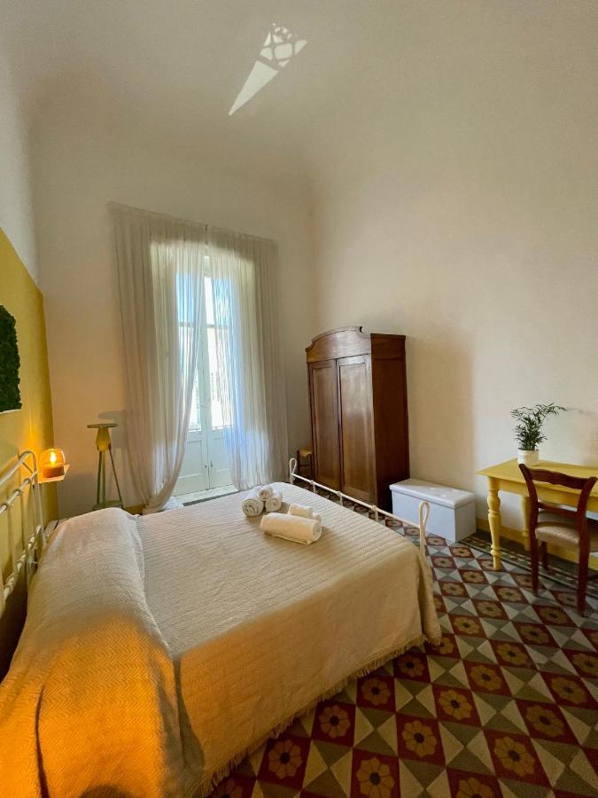 4 Balconi House-Appartamento Salentino Nel Centro Di Lecce Luaran gambar