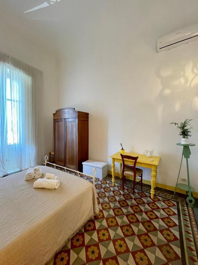 4 Balconi House-Appartamento Salentino Nel Centro Di Lecce Luaran gambar