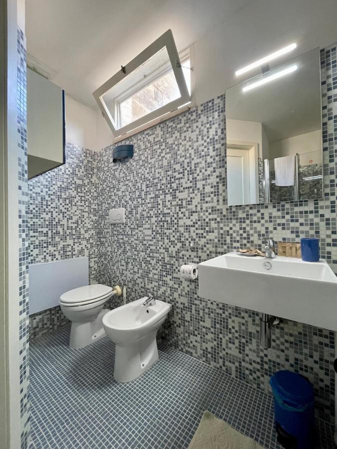 4 Balconi House-Appartamento Salentino Nel Centro Di Lecce Luaran gambar