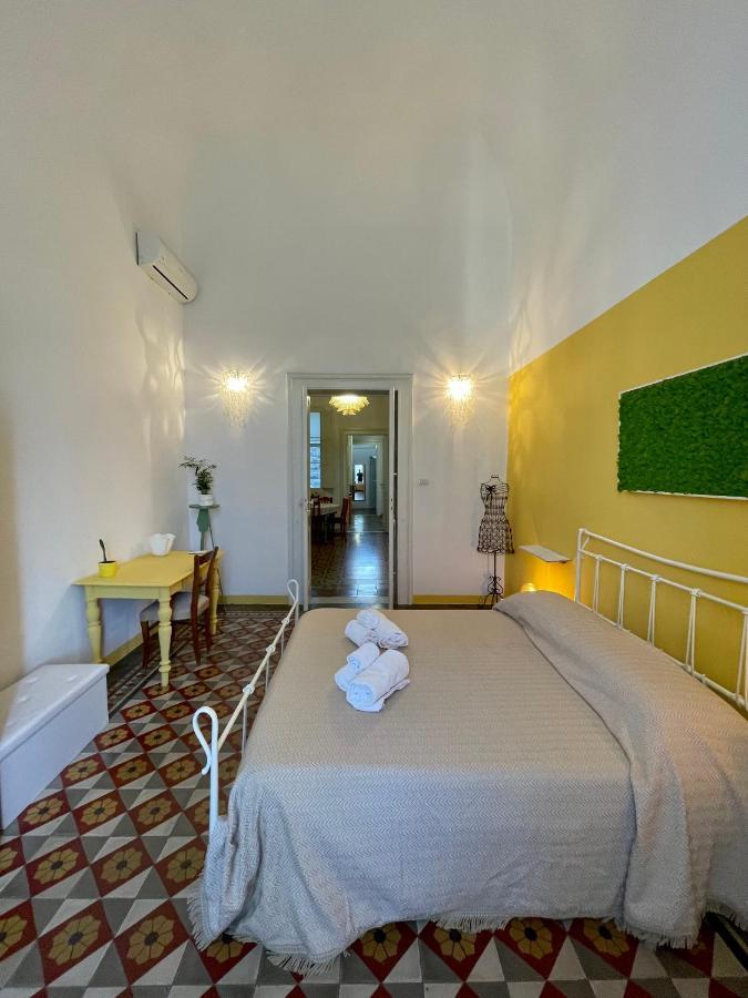 4 Balconi House-Appartamento Salentino Nel Centro Di Lecce Luaran gambar