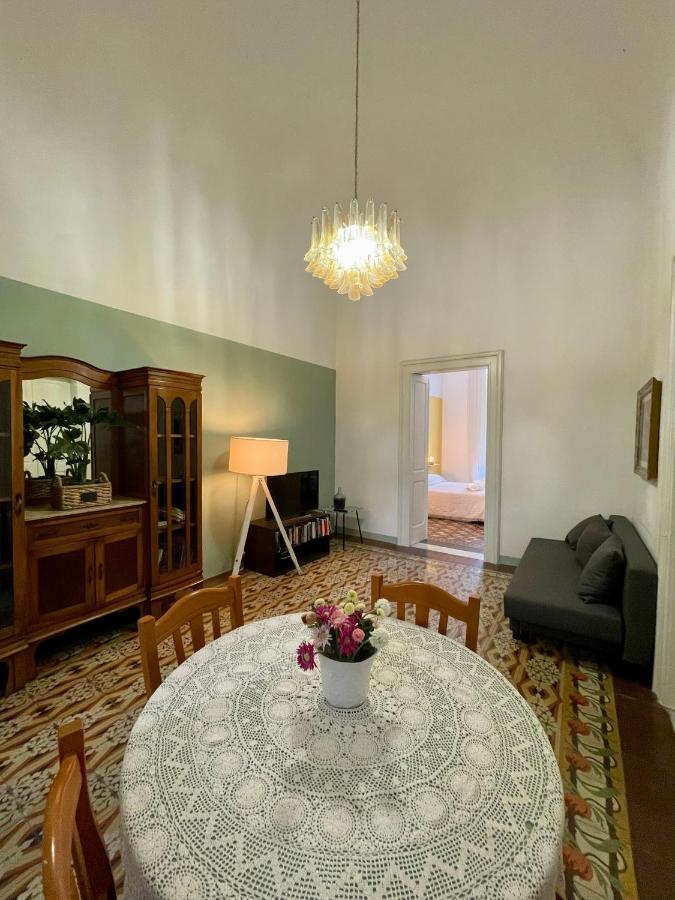 4 Balconi House-Appartamento Salentino Nel Centro Di Lecce Luaran gambar