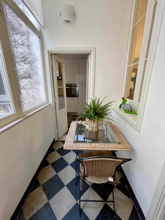 4 Balconi House-Appartamento Salentino Nel Centro Di Lecce Luaran gambar